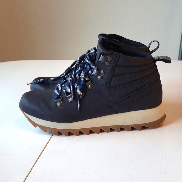 Merrell Shoes - Merrell Alpine Hiker Hiking Boots Black Women’s Size 7.5 & 8